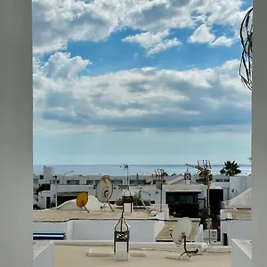 Cozy And Sunny Over The Rooftops , Puerto del Carmen (Lanzarote) Espagne